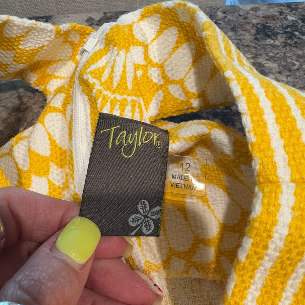 Women’s Taylor Yellow and White Patterned Dress - Picture 2 of 7